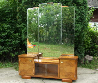 Beautiful Art Deco walnut veneered dressing table. Click here for more details.