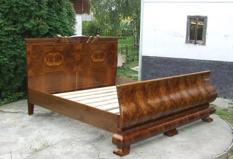 Art deco sleigh bed.